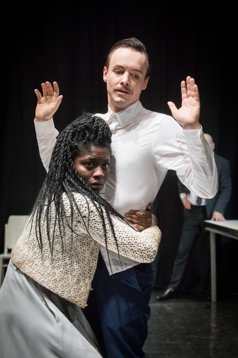 © Anna Stöcher Nancy Mensah-Offei und Raphael Nicholas, (Ein) Kätchen.Traum, TAG Theater