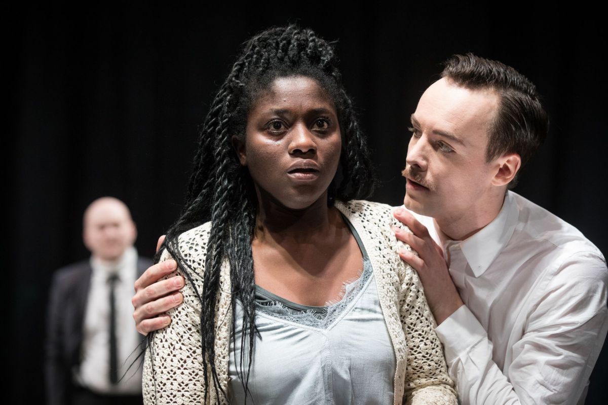 © Anna Stöcher Nancy Mensah-Offei und Raphael Nicholas, (Ein) Kätchen.Traum TAG Theater