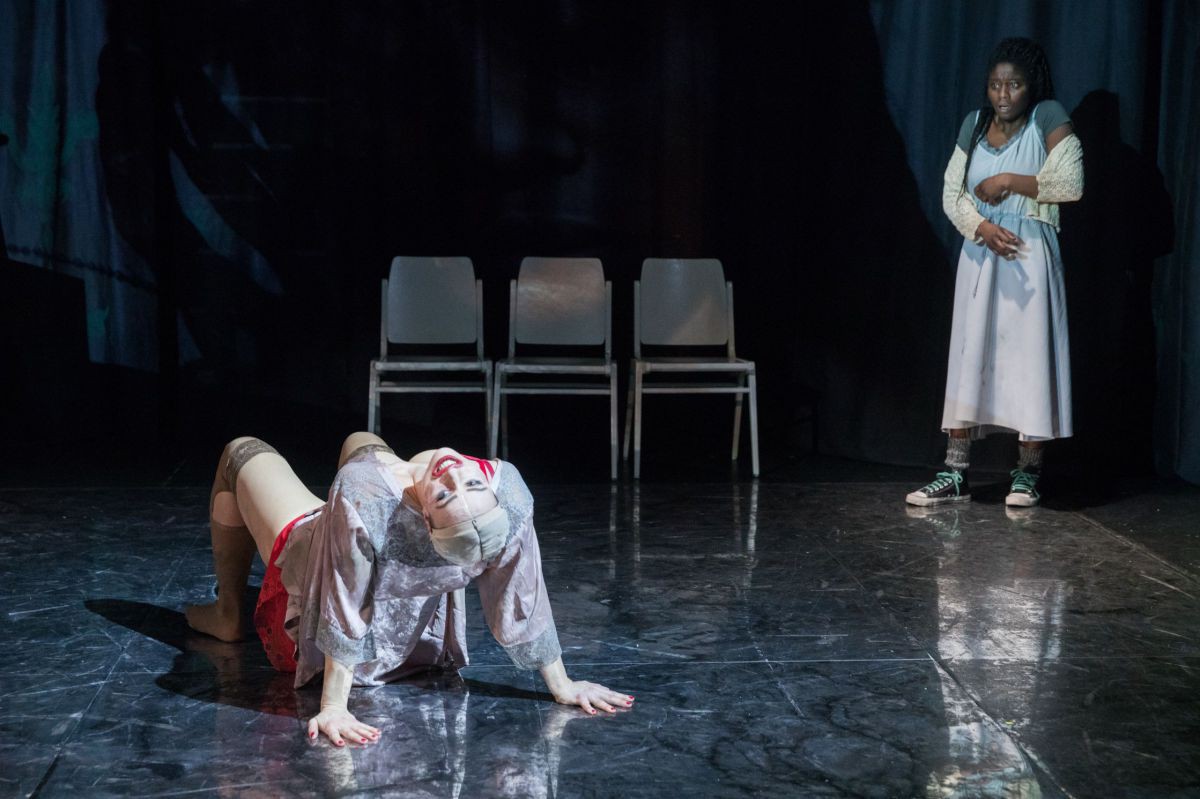 © Anna Stöcher Elisabeth Veit und Nancy Mensah-Offei, (Ein) Kätchen.Traum, TAG Theater