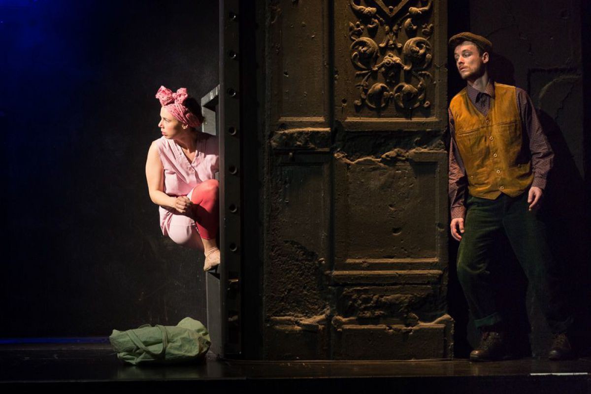 © Anna Stöcher Elisabeth Veit und Raphael Nicholas, Bluad, Rotz und Wossa, TAG Theater