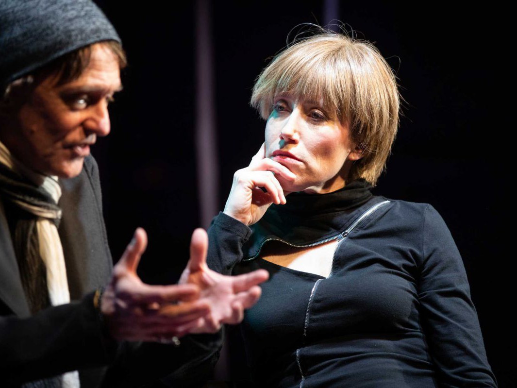 Jens Claßen und Michaela Kaspar unterhalten sich, Reigen, TAG Theater Jens Claßen und Michaela Kaspar unterhalten sich, Reigen, TAG Theater