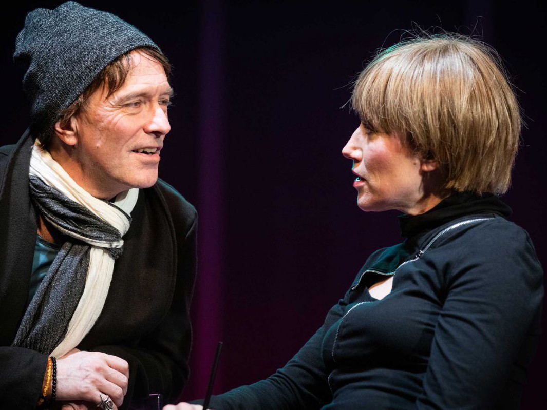 Jens Claßen und Michaela Kaspar unterhalten sich, Reigen, TAG Theater Jens Claßen und Michaela Kaspar unterhalten sich, Reigen, TAG Theater