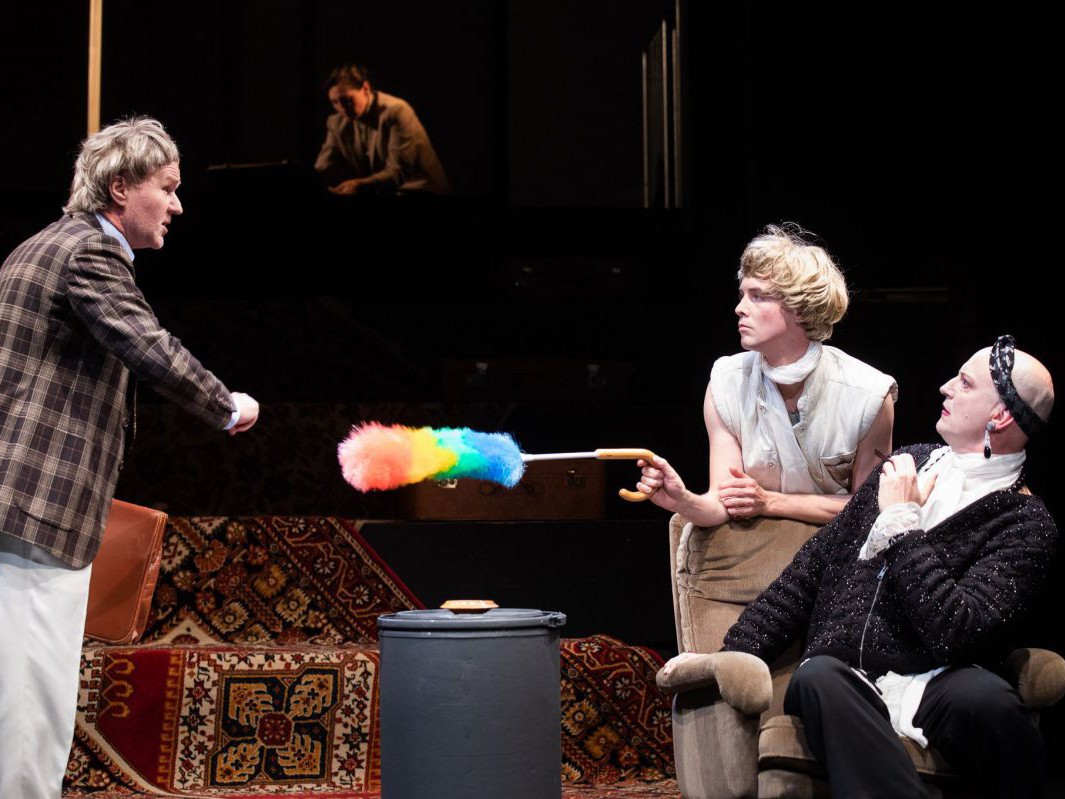 Georg Schubert, Raphael Nicholas und Alexander Braunshör in Dorian Gray, TAG Theater Georg Schubert, Raphael Nicholas und Alexander Braunshör in Dorian Gray, TAG Theater