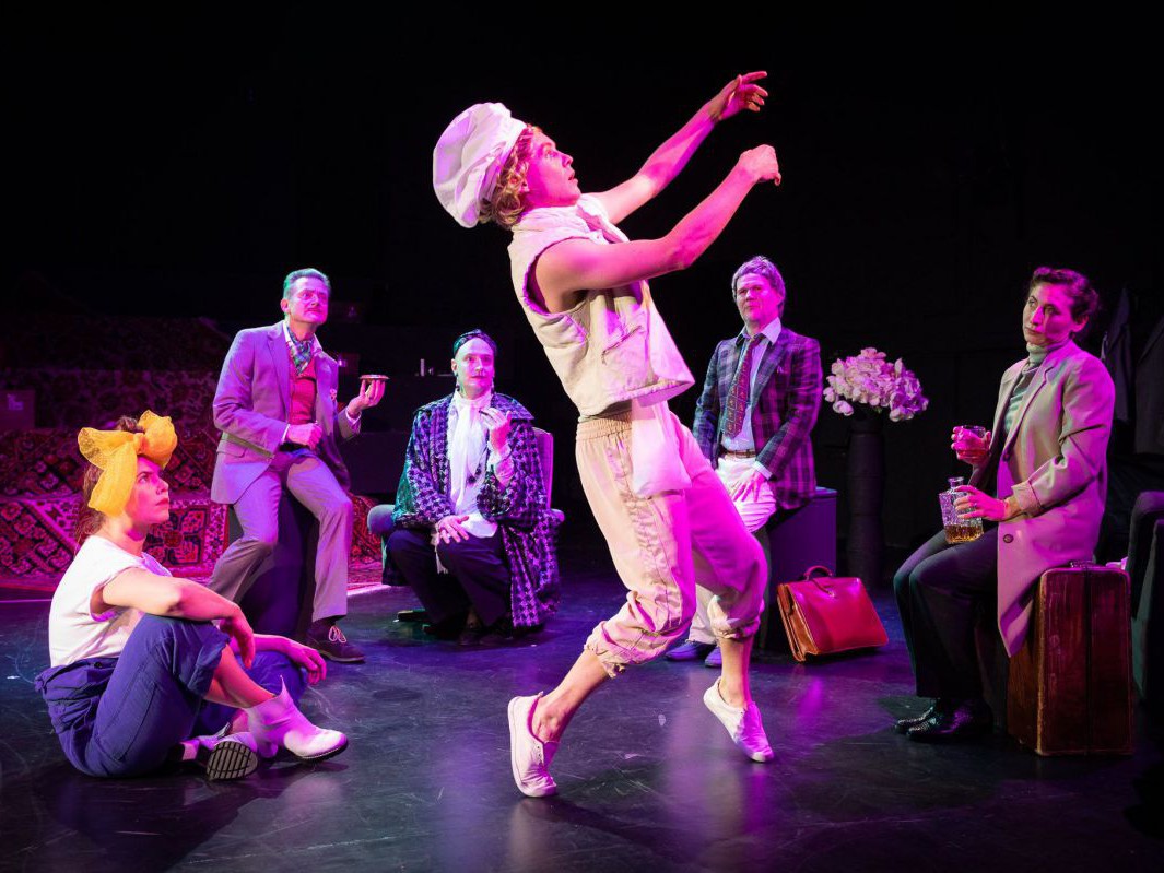 Elisabeth Veit, Alexander E. Fennon, Alexander Braunshör, Raphael Nicholas, Georg Schubert und Anna Mendelssohn in Dorian Gray, TAG Theater Elisabeth Veit, Alexander E. Fennon, Alexander Braunshör, Raphael Nicholas, Georg Schubert und Anna Mendelssohn in Dorian Gray, TAG Theater