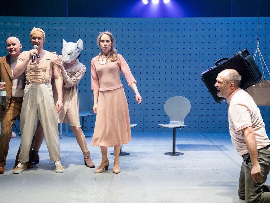 Georg Schubert, Raphael Nicholas, Lisa Schrammel, Michaela Kaspar und Jens Claßen, Die Ratten, TAG Theater Georg Schubert, Raphael Nicholas, Lisa Schrammel, Michaela Kaspar und Jens Claßen, Die Ratten, TAG Theater