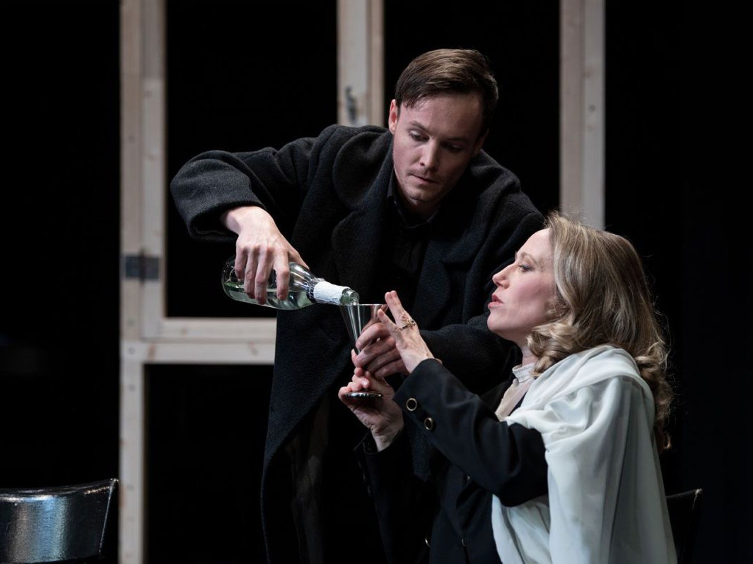 Raphael Nicholas und Michaela Kaspar, Kirschgarten, TAG Theater Raphael Nicholas und Michaela Kaspar, Kirschgarten, TAG Theater