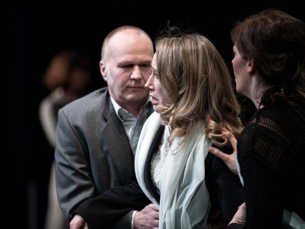 Georg Schubert, Michaela Kaspar und Lisa Schrammel, Kirschgarten, TAG Theater Georg Schubert, Michaela Kaspar und Lisa Schrammel, Kirschgarten, TAG Theater