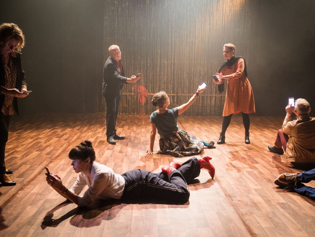 Monika Klengel, Lisa Schrammel, Georg Schubert, Juliette Eröd, Beatrix Brunschko und Lorenz Kabas, Der Untergang des österreichischen Imperiums, TAG Theater Monika Klengel, Lisa Schrammel, Georg Schubert, Juliette Eröd, Beatrix Brunschko und Lorenz Kabas, Der Untergang des österreichischen Imperiums, TAG Theater