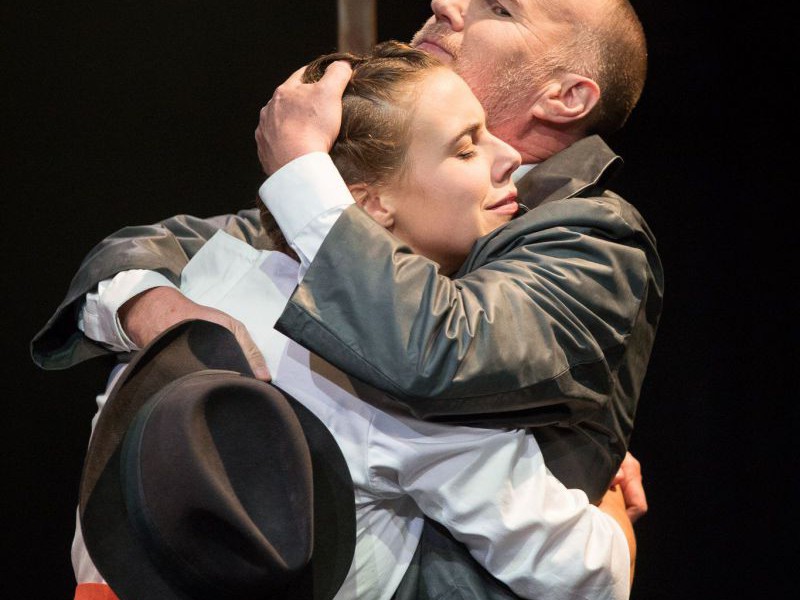 Elisabeth Veit und Georg Schubert, Umarmung, Nathan, TAG Theater Elisabeth Veit und Georg Schubert, Umarmung, Nathan, TAG Theater