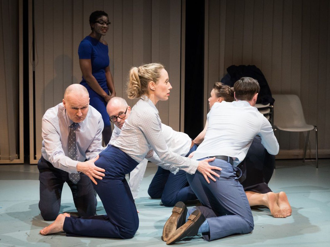 Georg Schubert, Michaela Kaspar, Raphael Nicholas, Elisabeth Veit, Jens Claßen und Nancy Mensah-Offei, Weiße Neger sagt man nicht, TAG Theater Georg Schubert, Michaela Kaspar, Raphael Nicholas, Elisabeth Veit, Jens Claßen und Nancy Mensah-Offei, Weiße Neger sagt man nicht, TAG Theater