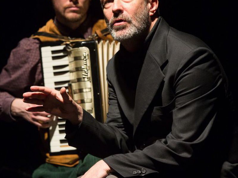 Raphael Nicholas mit Akkordeon und Jens Claßen, Bluad, Rotz und Wossa, TAG Theater Raphael Nicholas mit Akkordeon und Jens Claßen, Bluad, Rotz und Wossa, TAG Theater