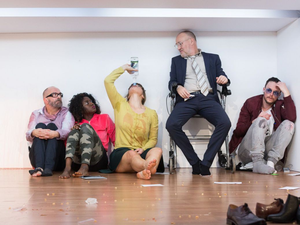 Jens Claßen, Nancy Mensah-Offei, Elisabeth Veit, Georg Schubert und Raphael Nicholas, Der Nachmittag der lebenden Toten, TAG Theater Jens Claßen, Nancy Mensah-Offei, Elisabeth Veit, Georg Schubert und Raphael Nicholas, Der Nachmittag der lebenden Toten, TAG Theater