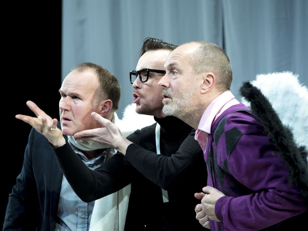 Georg Schubert, Raphael Nicholas und Jens Claßen, Engelsflügel, Faust-Theater, TAG Theater Georg Schubert, Raphael Nicholas und Jens Claßen, Engelsflügel, Faust-Theater, TAG Theater