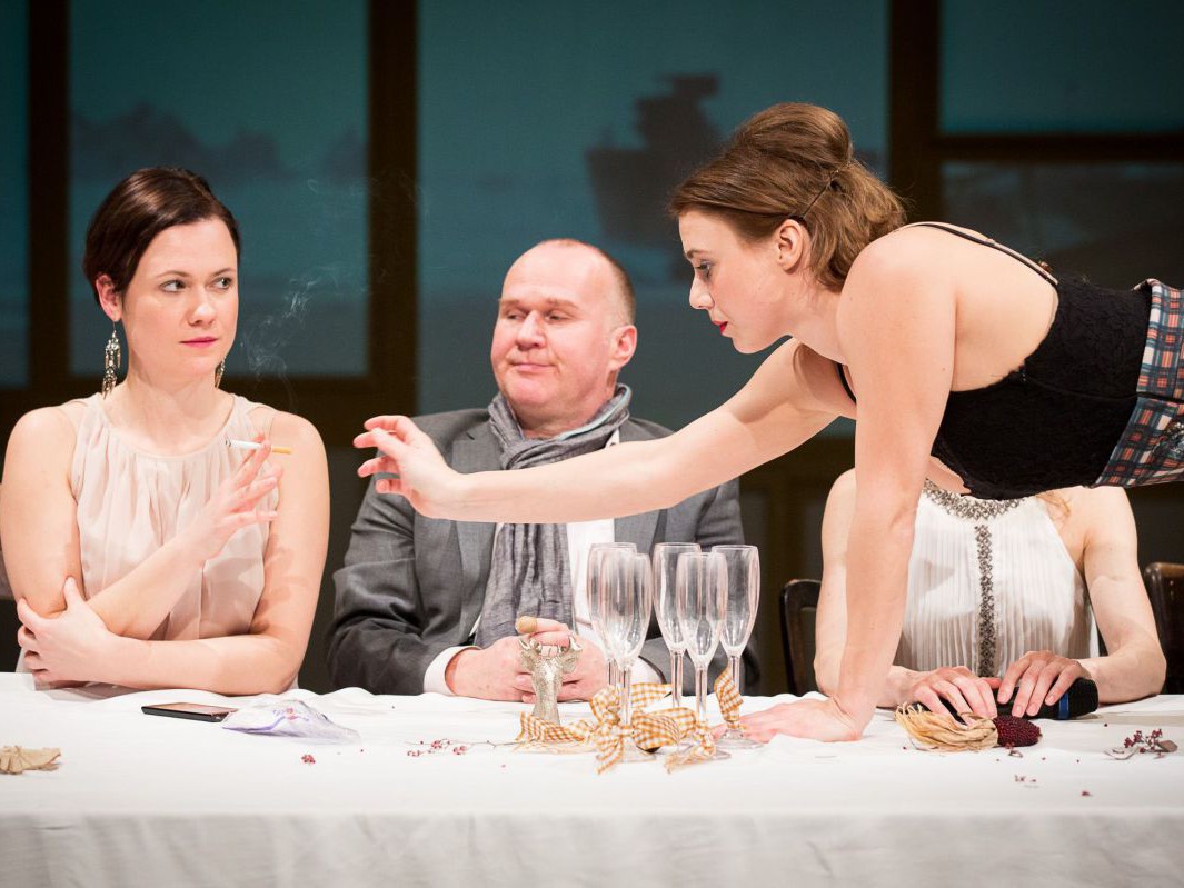 Julia Schranz, Georg Schubert und Elisabeth Veit, Der diskrete Charme der smarten Menschen, TAG Theater Julia Schranz, Georg Schubert und Elisabeth Veit, Der diskrete Charme der smarten Menschen, TAG Theater