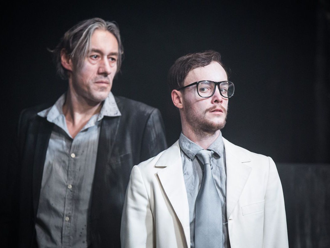 Horst Heiss und Raphael Nicholas mit Brille, Heinrich 4, TAG Theater Horst Heiss und Raphael Nicholas mit Brille, Heinrich 4, TAG Theater