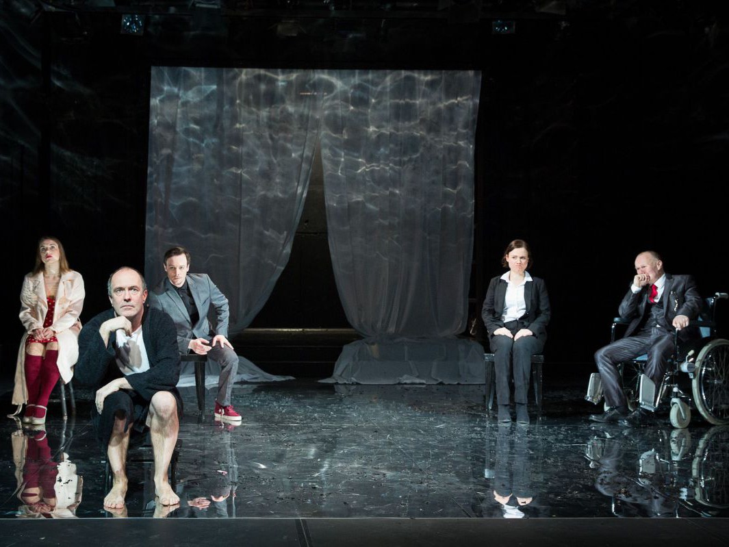 Elisabeth Veit, Jens Claßen, Raphael Nicholas, Julia Schranz und Georg Schubert, Kreon, TAG Theater Elisabeth Veit, Jens Claßen, Raphael Nicholas, Julia Schranz und Georg Schubert, Kreon, TAG Theater