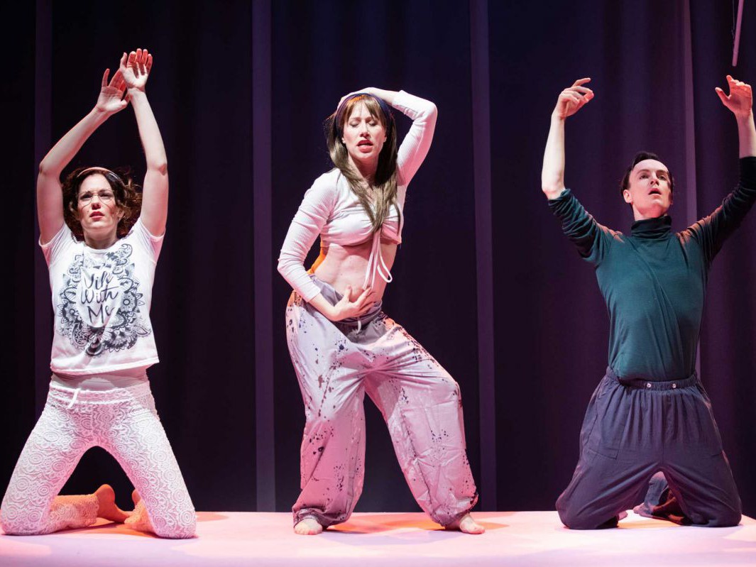 Lisa Schrammel, Michaela Kaspar, Raphael Nicholas, Reigen, TAG Theater, Yoga Lisa Schrammel, Michaela Kaspar, Raphael Nicholas, Reigen, TAG Theater, Yoga