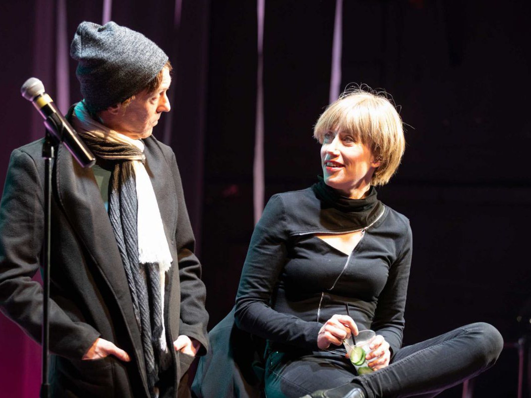 Jens Claßen und Michaela Kaspar unterhalten sich, Reigen, TAG Theater Jens Claßen und Michaela Kaspar unterhalten sich, Reigen, TAG Theater