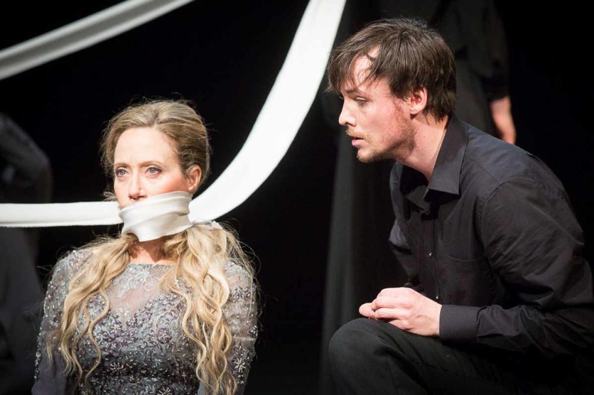 © Anna Stöcher Michaela Kaspar und Raphael Nicholas, Das Spiel: Die Möwe, TAG Theater