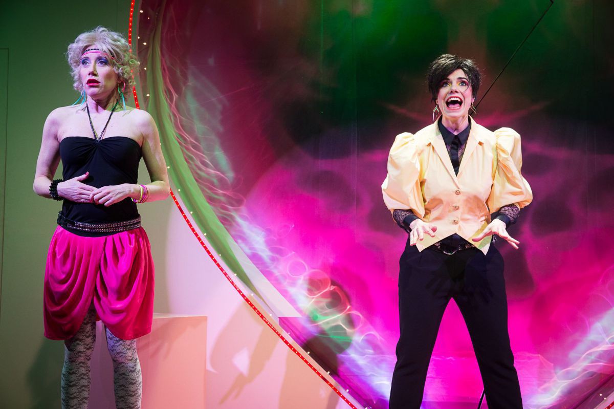 © Anna Stöcher Michaela Kaspar und Elisabeth Veit, Kissing Mister Christo, TAG Theater